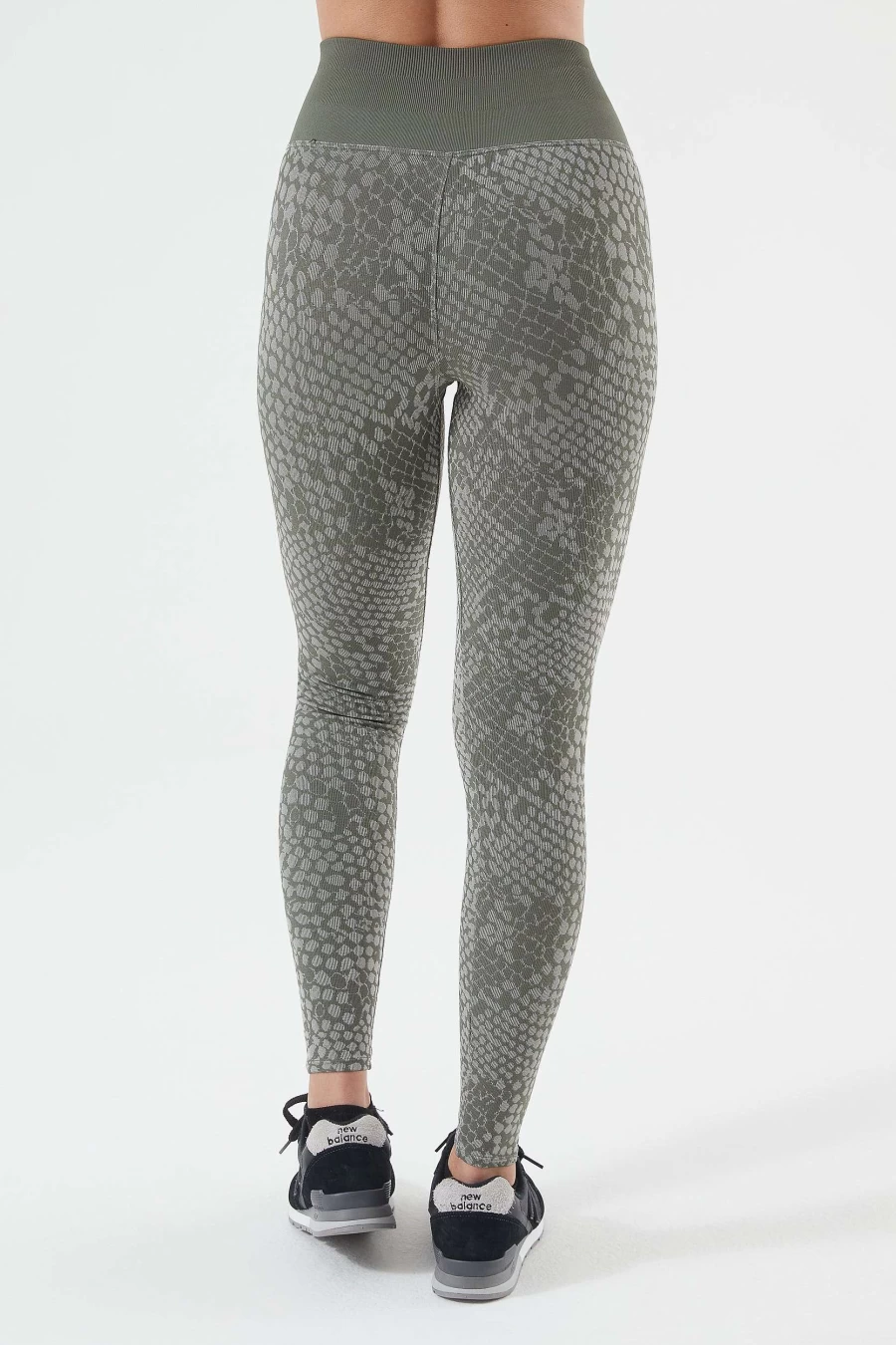 "NUX Women's Snake Print High-Waist Yoga Leggings - Stylish & Comfortable Workout Pants"