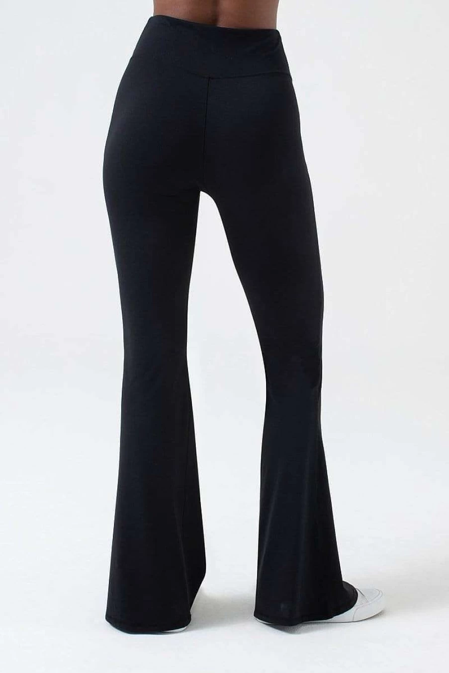 NUX Women's Black Lightweight Willow Flair - Stylish & Comfortable