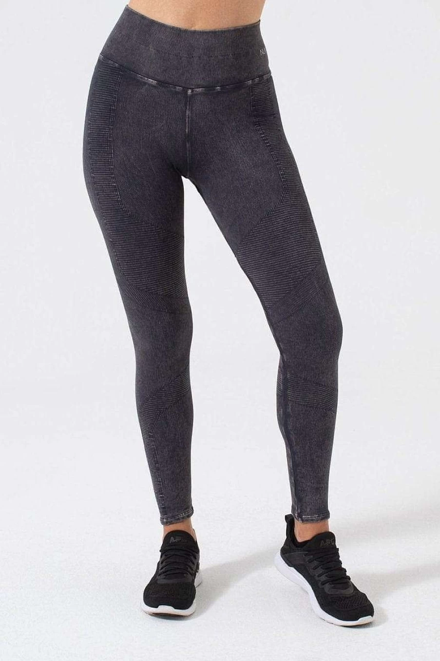 NUX Women's Body Engineered One By One High-Performance Legging MW